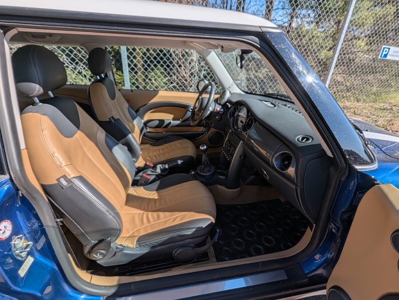 MINI Cooper 14 of 18