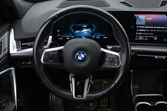 BMW iX1 7 of 27