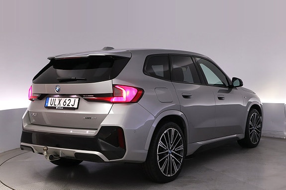 BMW iX1 5 of 27