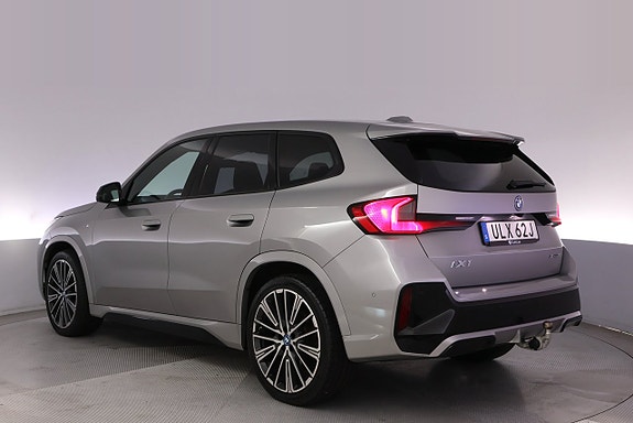 BMW iX1 4 of 27