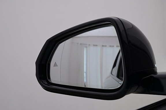 BMW iX1 19 of 27
