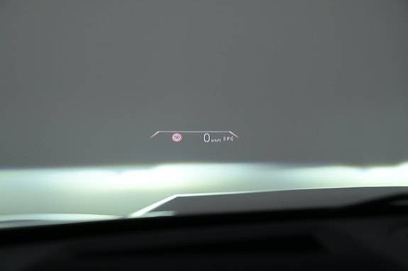 BMW iX1 8 of 27