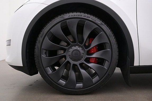 Tesla Model Y 27 of 27