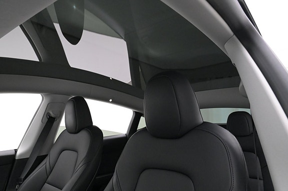 Tesla Model Y 19 of 27