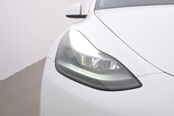 Tesla Model Y 26 of 27
