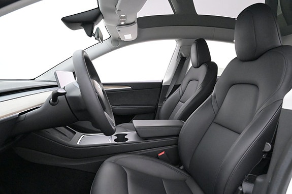 Tesla Model Y 8 of 27