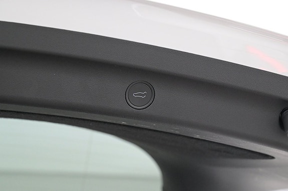Tesla Model Y 22 of 27