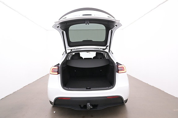 Tesla Model Y 21 of 27