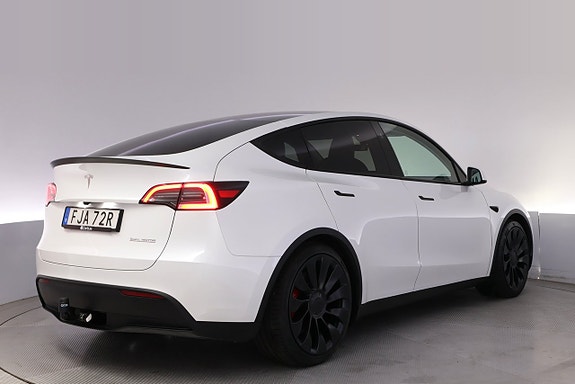 Tesla Model Y 5 of 27