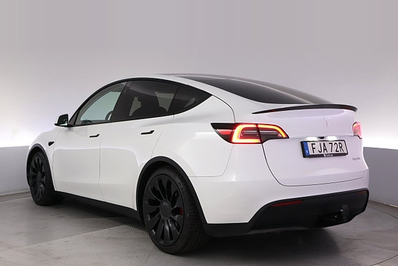 Tesla Model Y 4 of 27