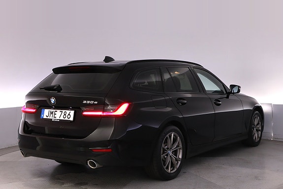 BMW 330e 5 of 27