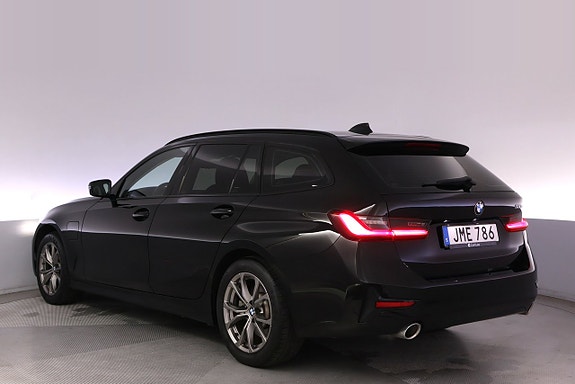 BMW 330e 4 of 27