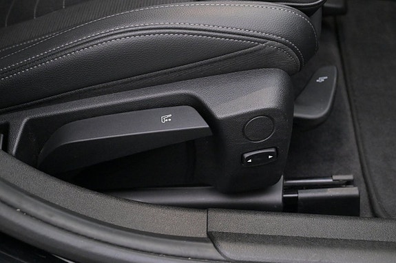 BMW 330e 13 of 27