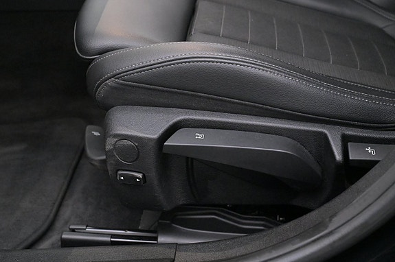 BMW 330e 11 of 27