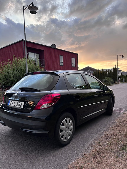 Peugeot 207 2 of 6