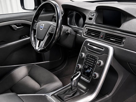 Volvo XC70 14 of 28