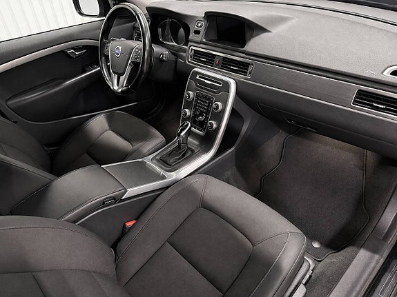 Volvo XC70 13 of 28