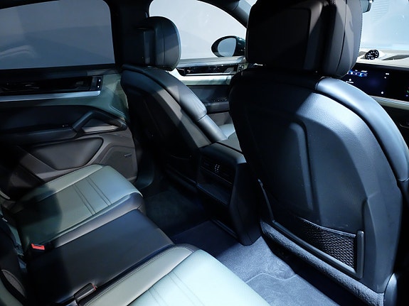 Porsche Cayenne 10 of 15