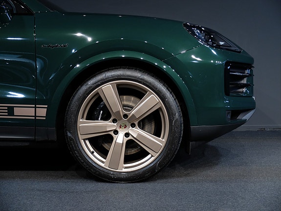 Porsche Cayenne 4 of 15