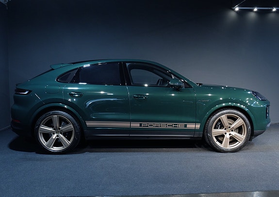 Porsche Cayenne 2 of 15
