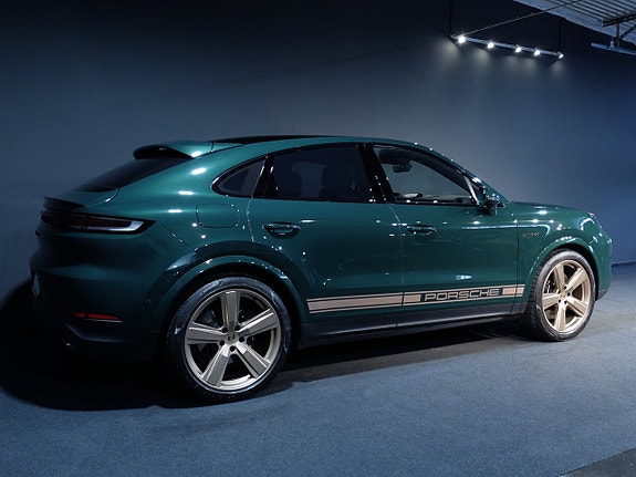 Porsche Cayenne 3 of 15