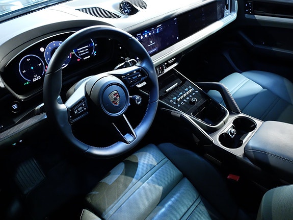 Porsche Cayenne 12 of 15