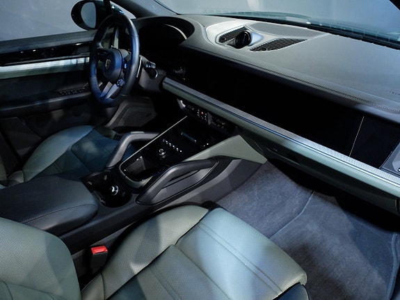 Porsche Cayenne 7 of 15