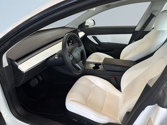Tesla Model 3 7 of 21