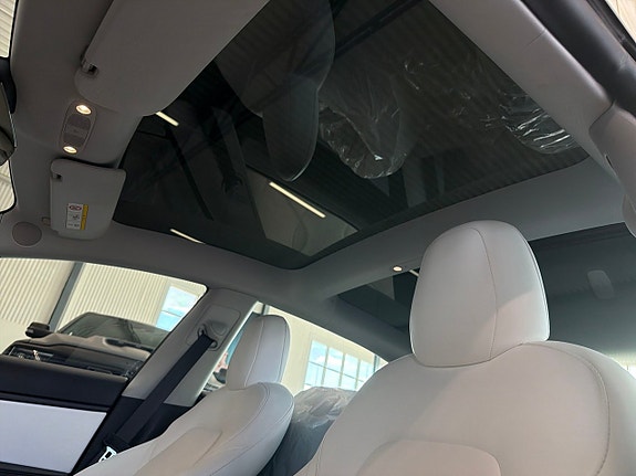 Tesla Model 3 17 of 21