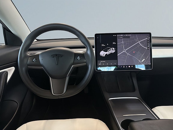Tesla Model 3 8 of 21