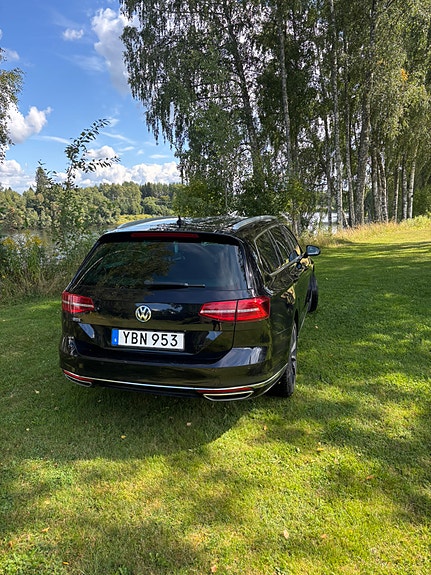 Volkswagen Passat 4 of 12