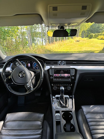 Volkswagen Passat 7 of 12