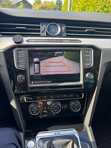 Volkswagen Passat 8 of 12