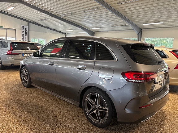 Mercedes-Benz B200 11 of 12