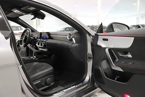 Mercedes-Benz CLA200 11 of 30