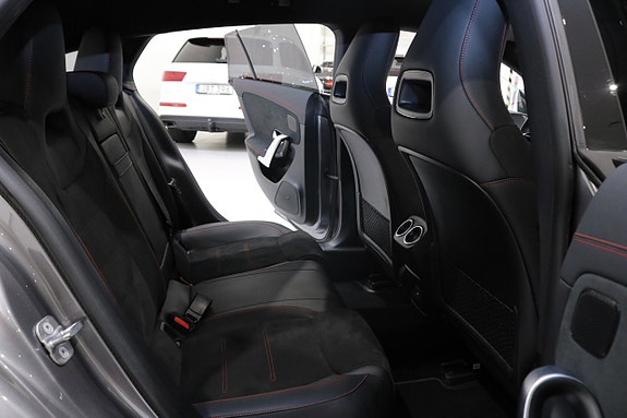 Mercedes-Benz CLA200 16 of 30