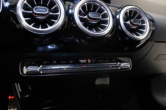 Mercedes-Benz CLA200 21 of 30