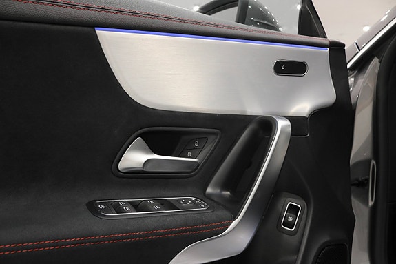 Mercedes-Benz CLA200 27 of 30