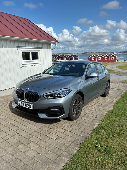BMW 118i 2 of 4
