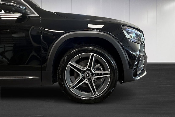 Mercedes-Benz GLB200 12 of 20