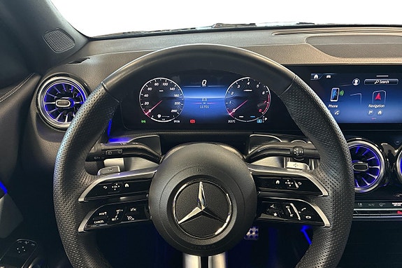 Mercedes-Benz GLB200 6 of 20