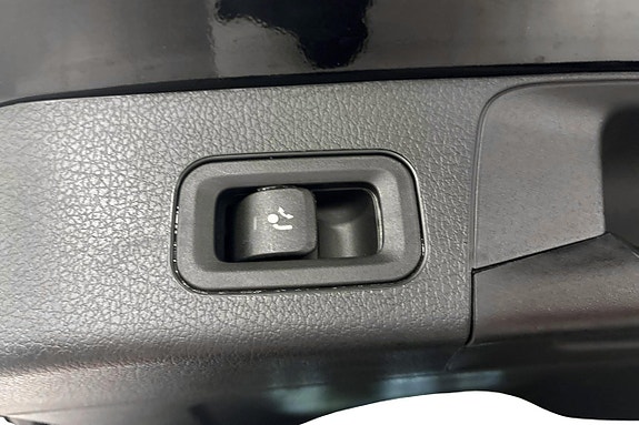 Mercedes-Benz GLB200 14 of 20
