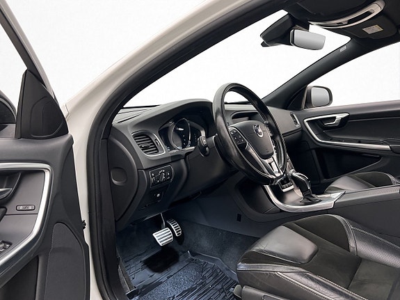Volvo V60 11 of 30