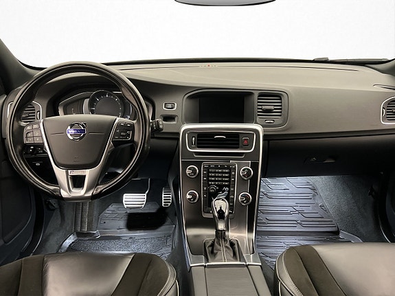 Volvo V60 13 of 30