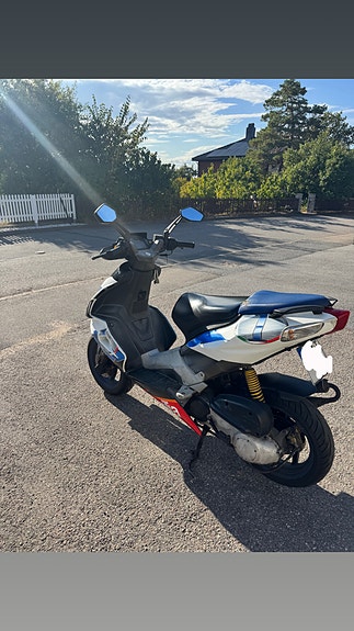 Aprilia SR50 R 3 of 6