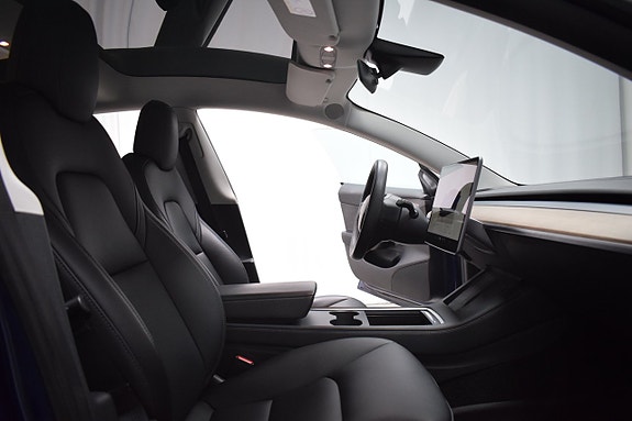 Tesla Model 3 18 of 23