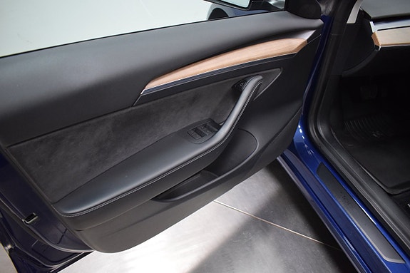 Tesla Model 3 12 of 23