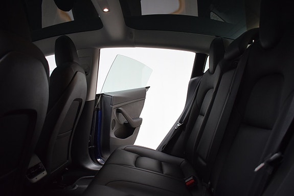 Tesla Model 3 20 of 23