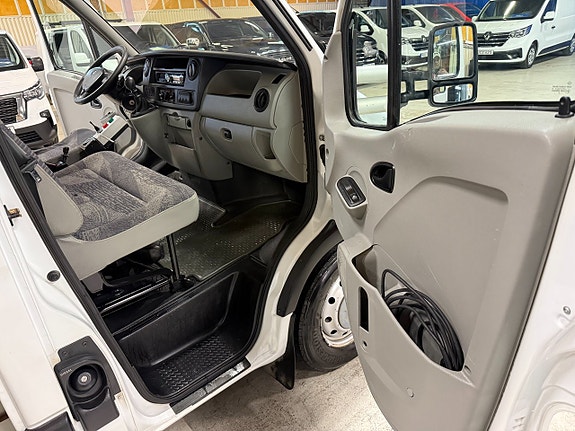 Renault Master 12 of 13