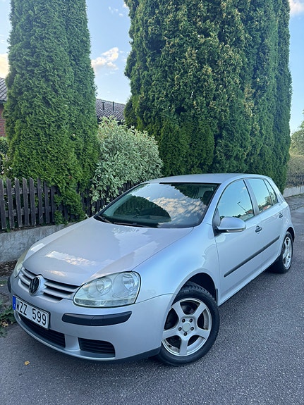 Volkswagen Golf V 2 of 5